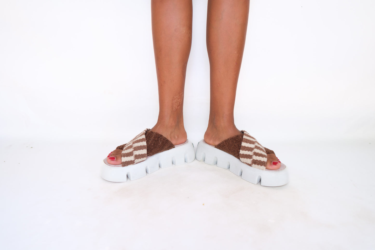 sandala brown