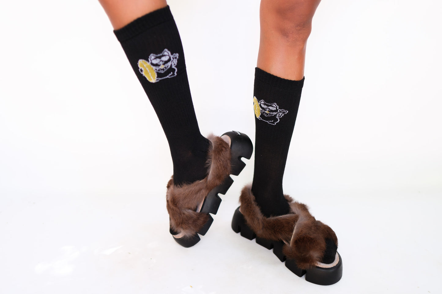 sandala fluffy brown