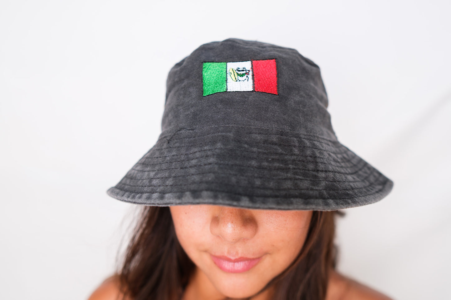 Bodeguita cat logo bucket hat