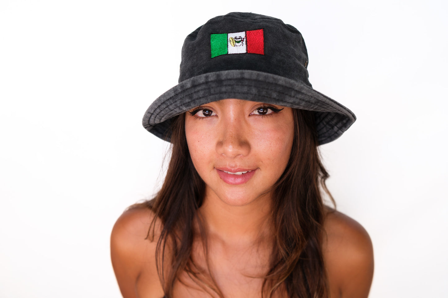 Bodeguita cat logo bucket hat